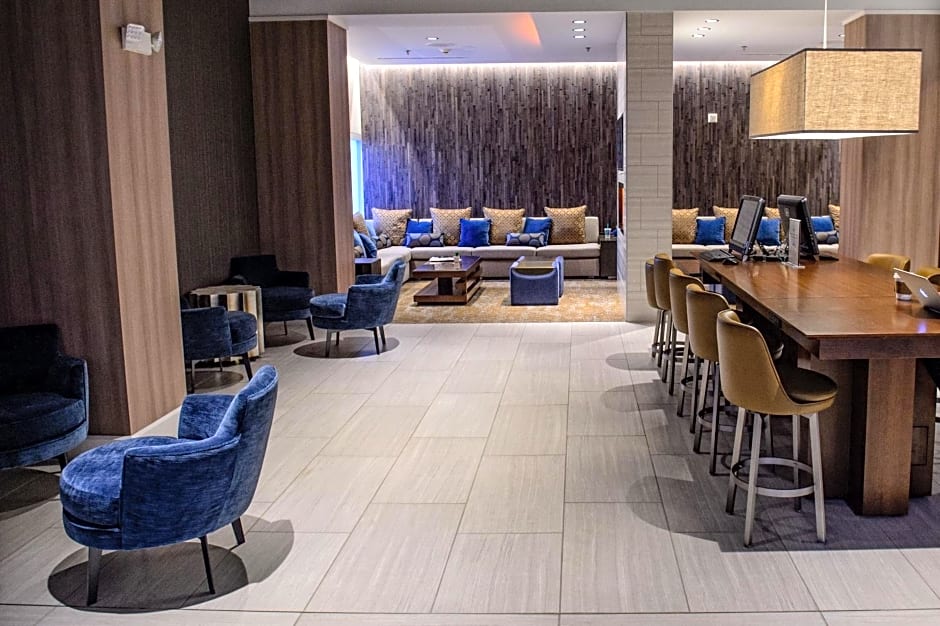 Crowne Plaza Hotel Dulles Airport, an IHG Hotel