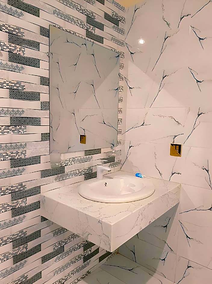 Roomi Rezidor – Karachi, TX