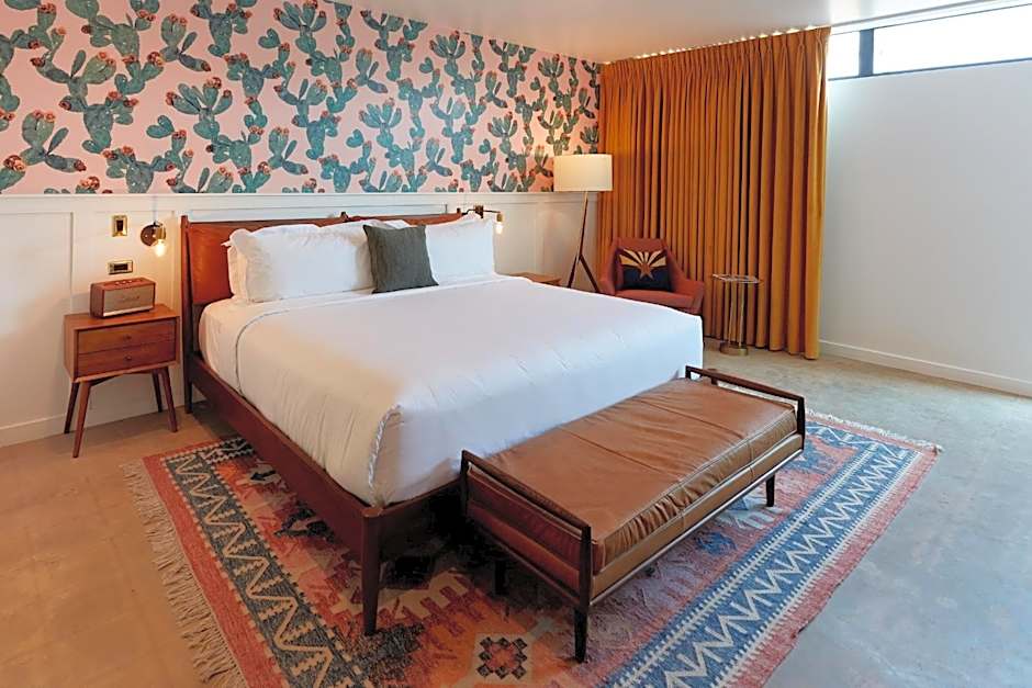 Photo 1 of 6 of Studio 1 King Bed