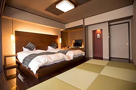 Room with Tatami Area and Shared Bath and Private Toilet