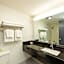 Oyster Bay Inn & Suites