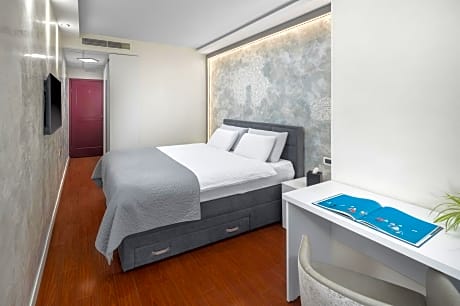 Double Room with Balcony and Street View