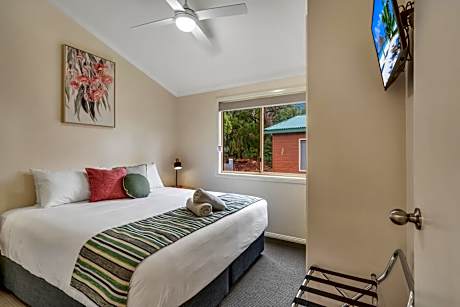 Deluxe Park View Cabin - No pets allowed