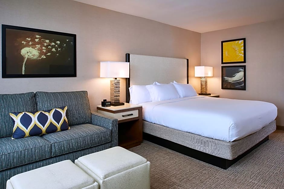 DoubleTree by Hilton Fresno Convention Center