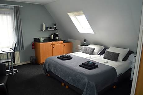 Twin Room with Private Bathroom