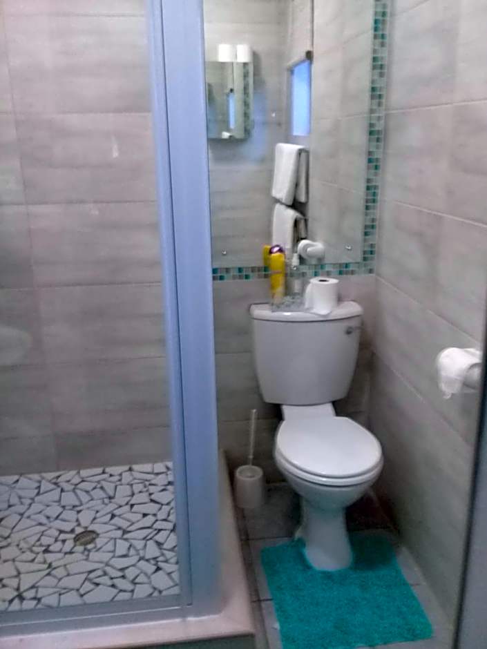 A1 Kynaston Guest House bed and breakfast or self catering