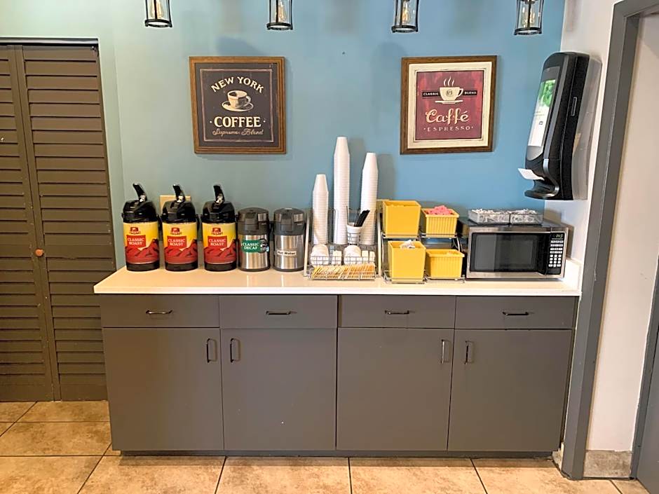 Days Inn by Wyndham Louisville Airport Fair and Expo Center