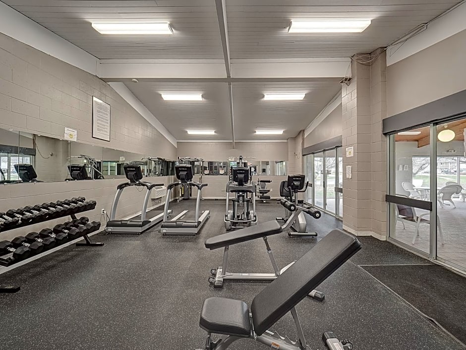 Eastland Suites Extended Stay Hotel & Conference Center Urbana