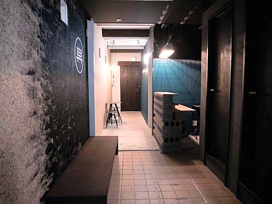 BENCH - Hostel