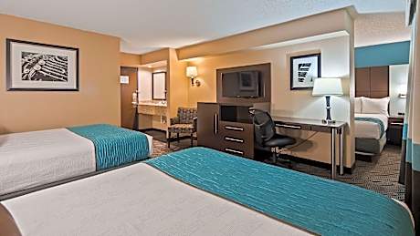 2 Queens 1 Single, Nonsmoking, Family Room