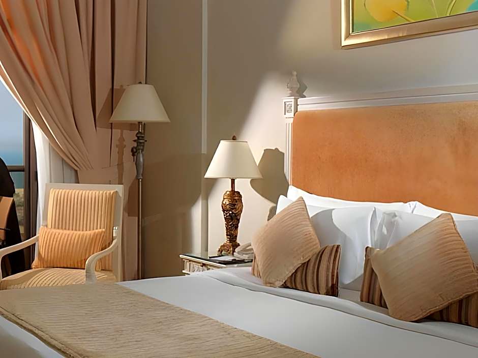 Gloria Hotel & Suites