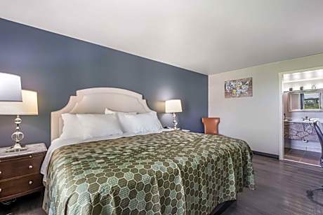 Standard King Room - Non-Smoking