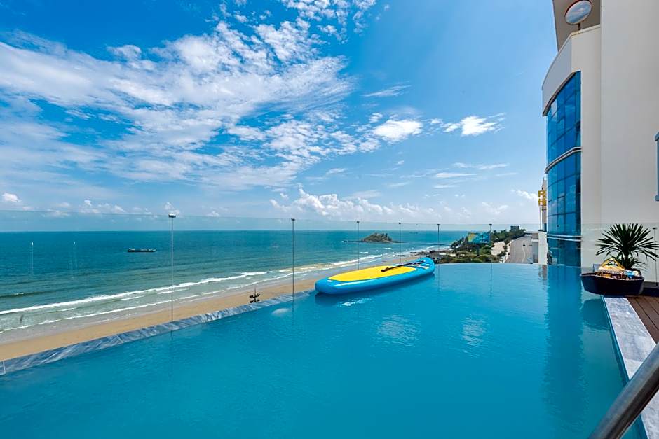 One Season Boutique Hotel Vung Tau - Beachfront