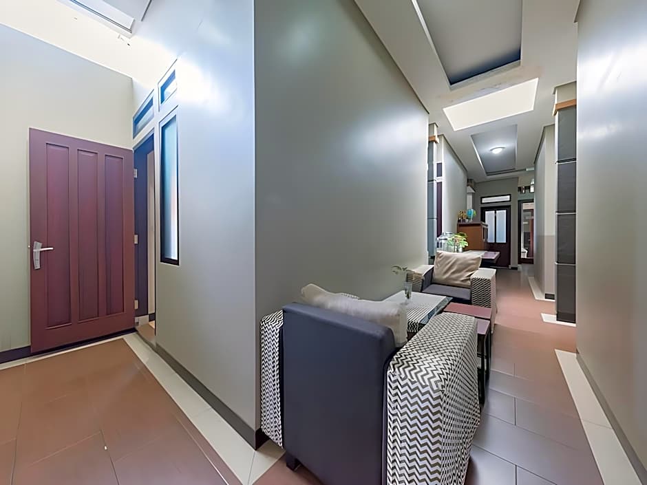 RedDoorz Syariah near Politeknik Negeri Bandung Campus – Bandung, KY