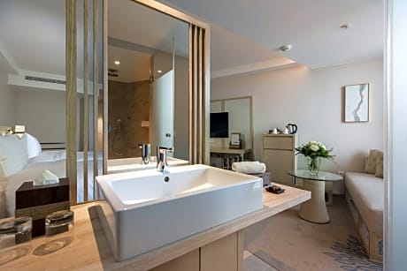 Deluxe Room, 1 King Bed, View