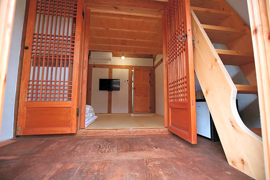 Gaeunchae Hanok Guesthouse Jeonju 2 (Korea Quality)