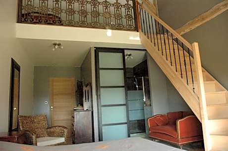 Quadruple Room (2 Adults + 2 Children)