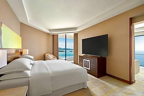 One-Bedroom Executive Suite with Ocean View and Balcony