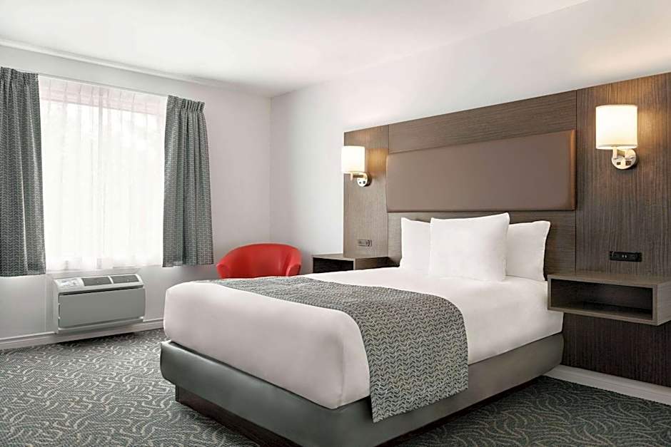 Travelodge by Wyndham Rigaud