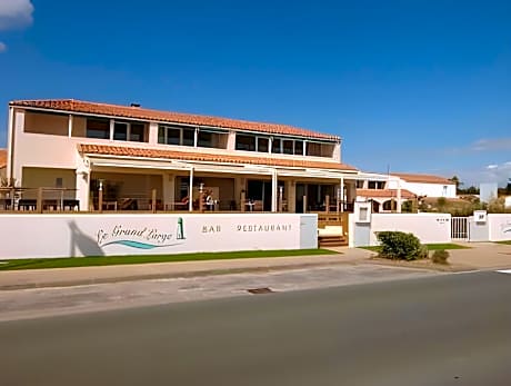 Hotel Restaurant Le Grand Large - Face a la plage - Ile de Re
