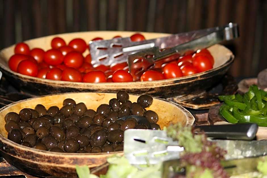 Emdoneni Lodge with Zululand Cat Conservation Project