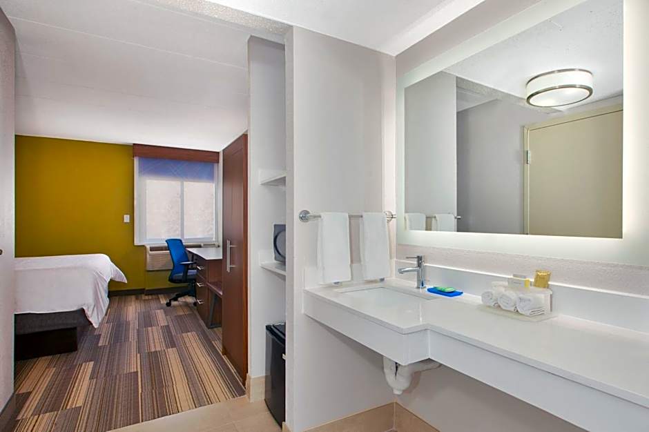 Holiday Inn Express Fairfax-Arlington Boulevard By IHG