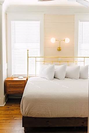 King Room with Roll-In Shower - Disability Access