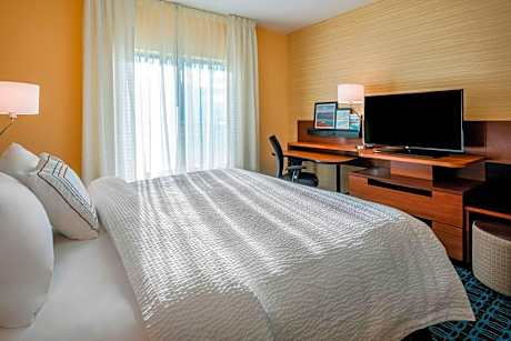 King Room with Bathtub - Mobility Access/Hearing Accessible