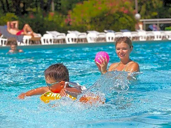 Marina Hotel Club