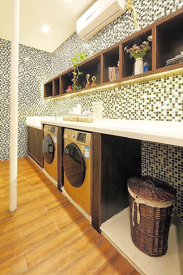 Insail Hotels (Huanshi Road Taojin Metro Station Guangzhou )