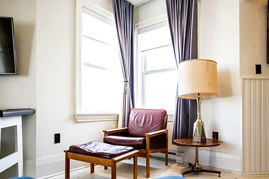 Drake Devonshire and Motor Inn