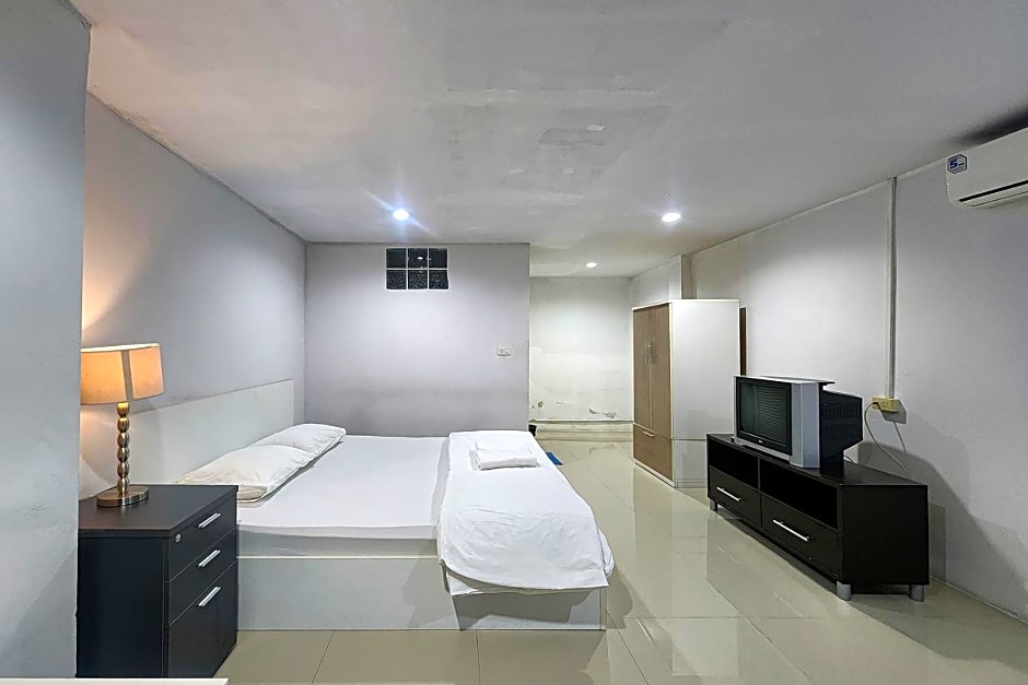 Freesia Bangphi Guest House