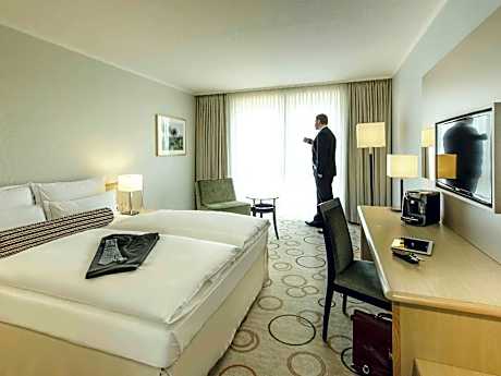 Privilege Room with queen-size bed