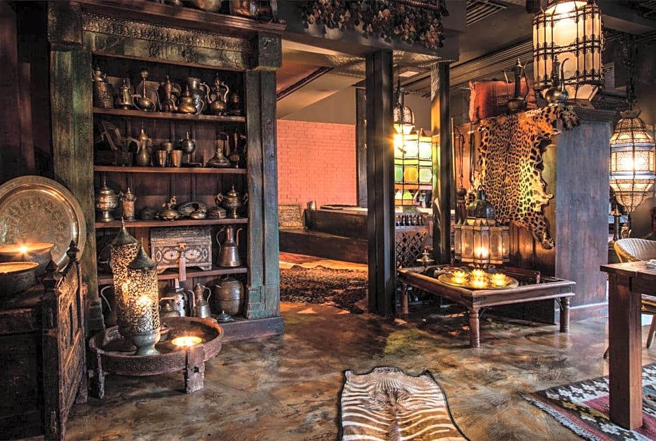 Bijou Hotel / Love and Romance