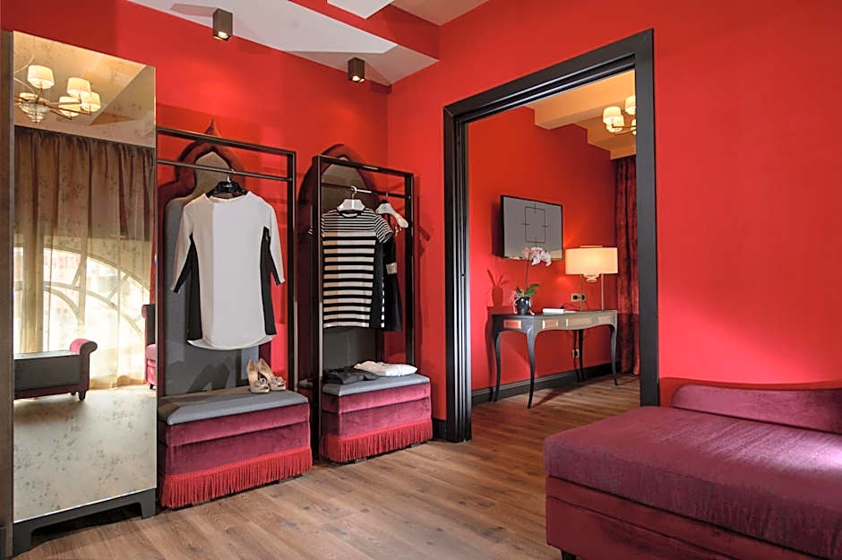 Palazzo Veneziano - Venice Collection