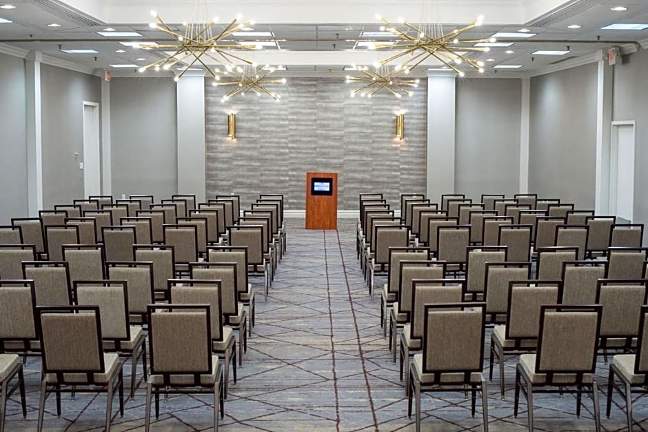 Crowne Plaza Edison, an IHG Hotel