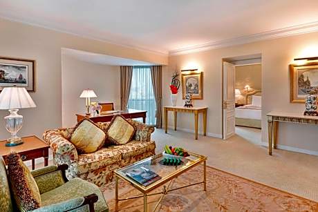 Executive Suite King With Club Lounge Access
