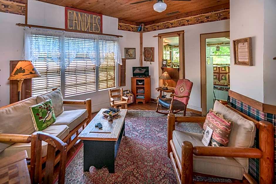 Country Woods Inn