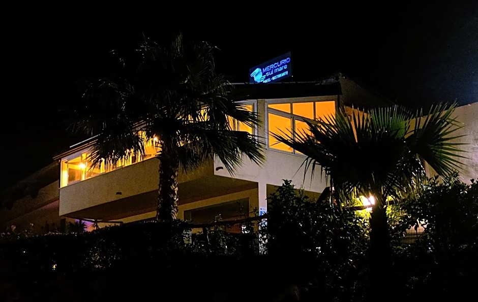 HOTEL MERCURIO SUL MARE - Fish restaurant and private beach