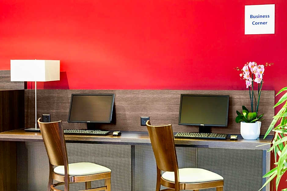 Holiday Inn Express Zürich Airport By IHG