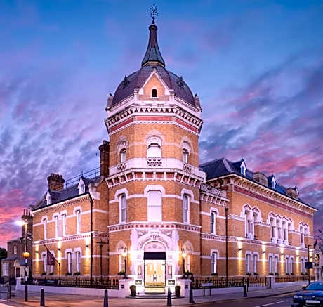 Lansbury Heritage Hotel