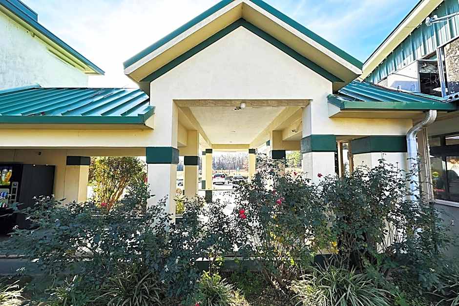 Super Inn & Suites by OYO Milledgeville