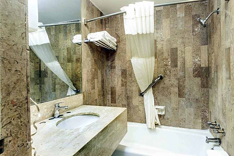 Quality Inn & Suites Saltillo Eurotel