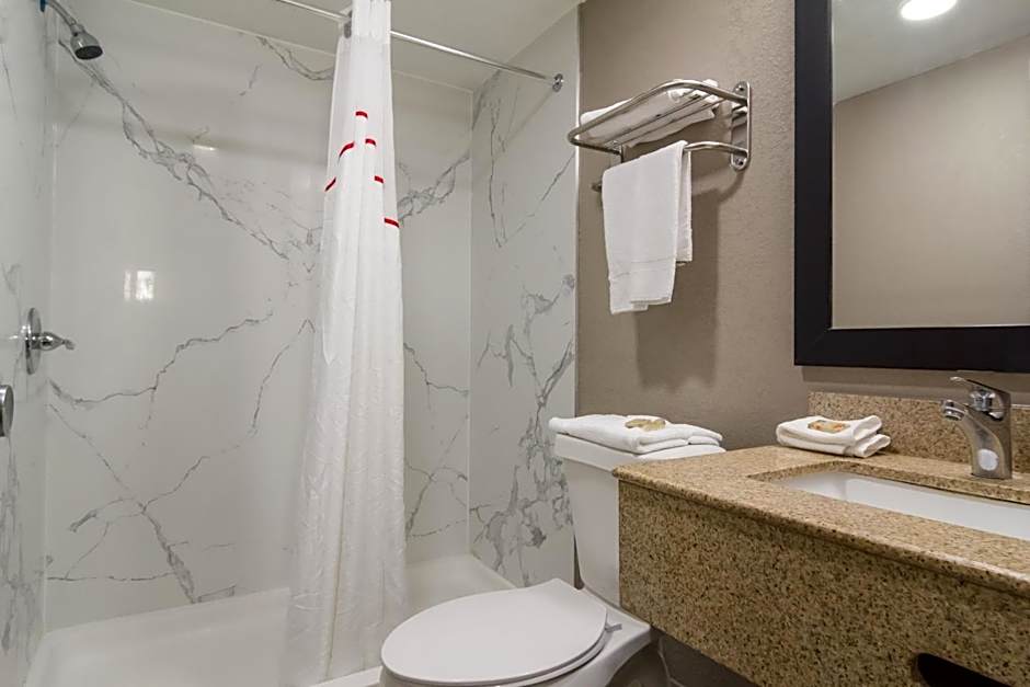 Red Roof Inn & Suites Brunswick I-95