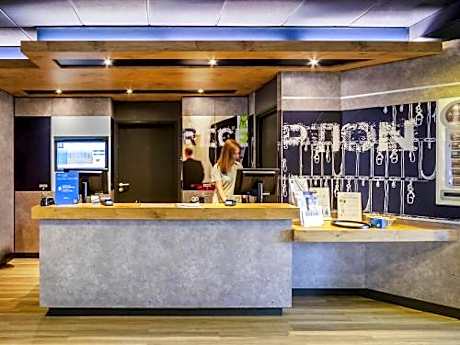 ibis Budget Courbevoie Paris La Defense