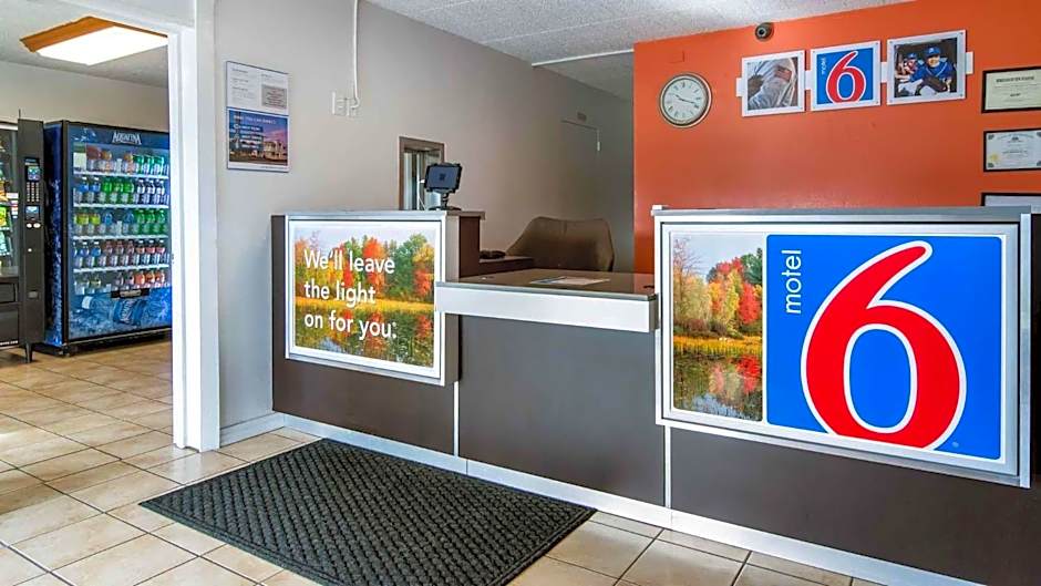 Motel 6-New Stanton, PA