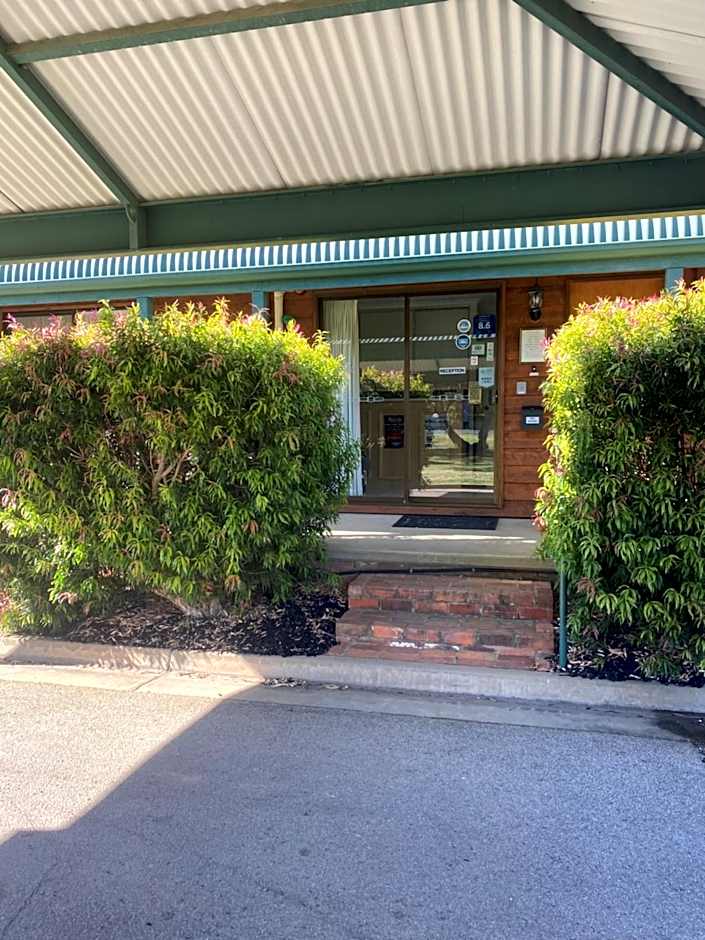 Deniliquin Country Club Motor Inn