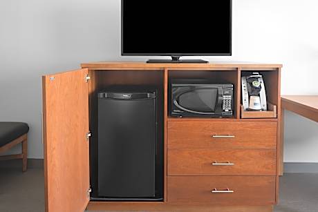 1 King Standard Mobility Accessible