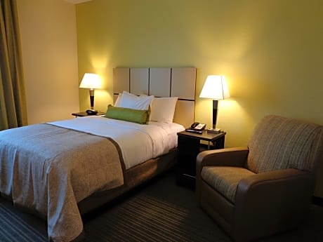 Queen Studio Suite - Communication Accessible
