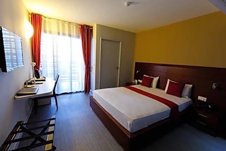 Standard Room - 1 Double Bed 1 Single Bed